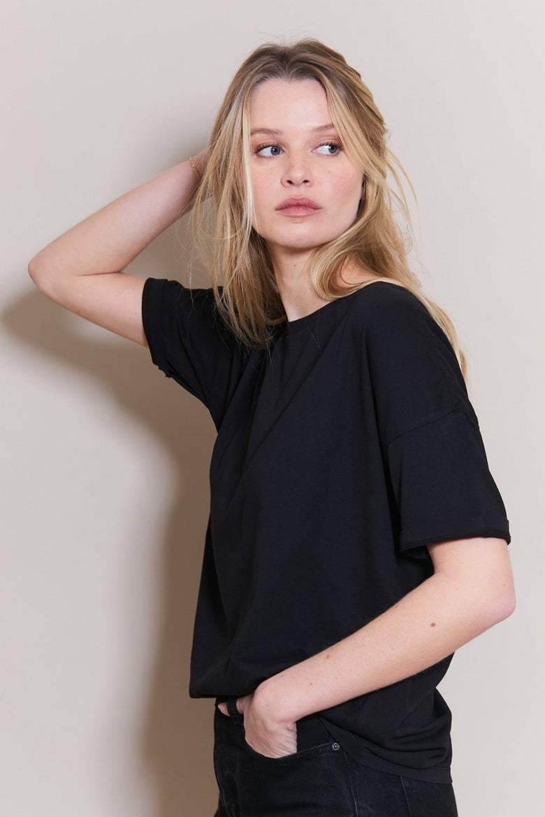 T-shirt DEVA x Veronika Loubry
